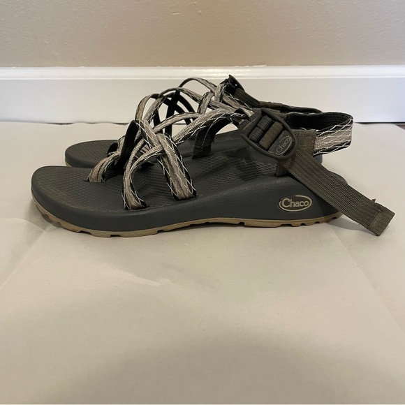 Chaco Women's Apex Gray Strappy Sandals US 8 Toe Loop Flats Outdoor Hiking - Picture 3 of 8